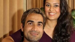 Crickter Imran tahir sitting with her beautiful wife