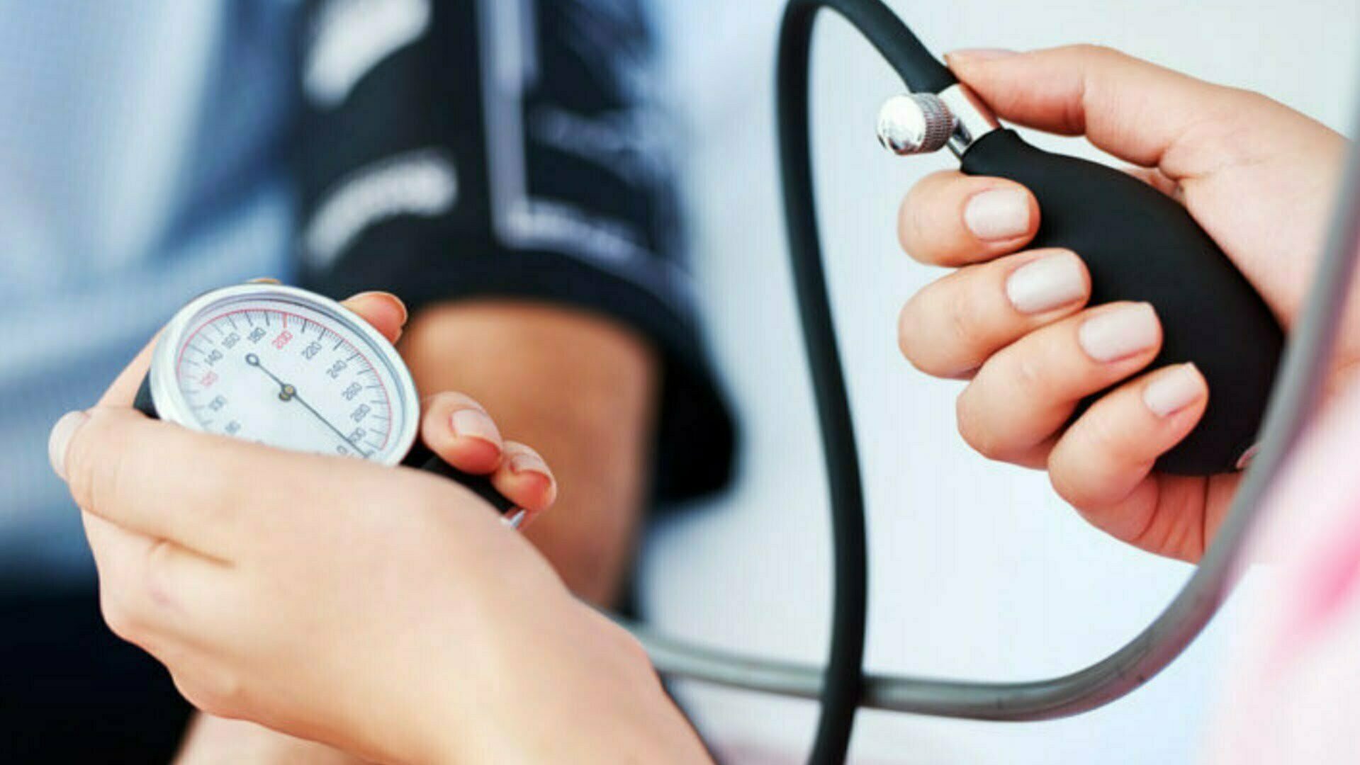 Doctors hand Holding a pleasure checking machine