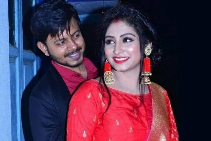 Bengali actress tiyasha with husband suban roy smiling