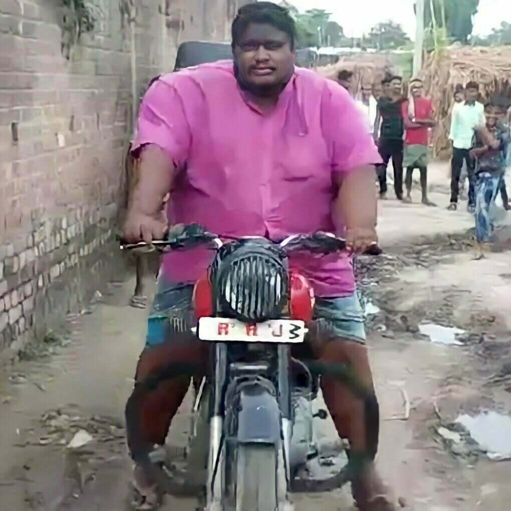 giant man of bihar 200kg rafiq on a bullet byke