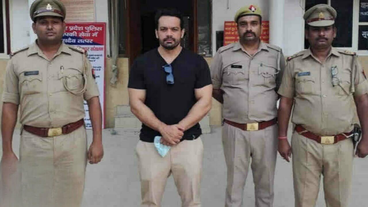 YouTuber gourav taneja with Noida police